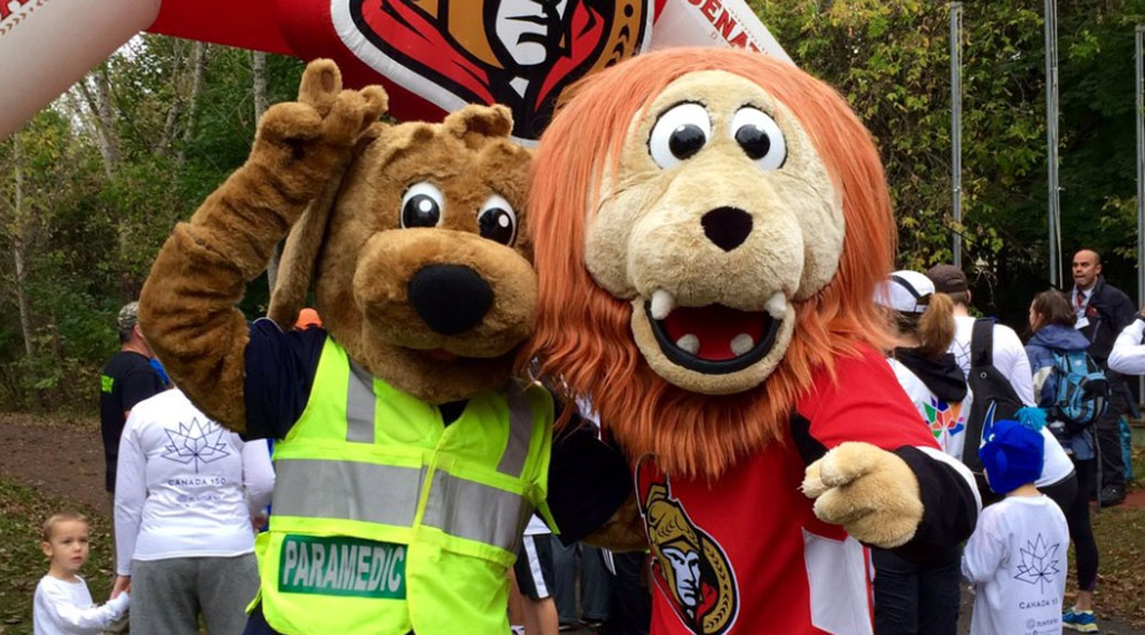 9runrun 2017 Sparty and the Ottawa Paramedic mascot