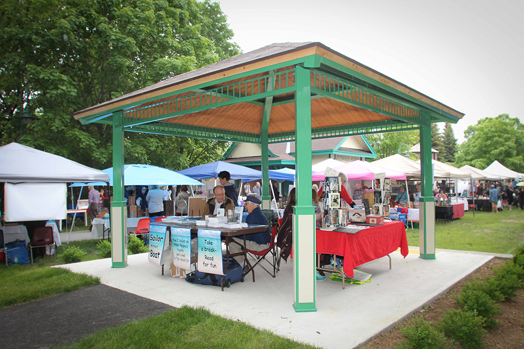 Arts in the Park 2017. Photo by Barry Gray.