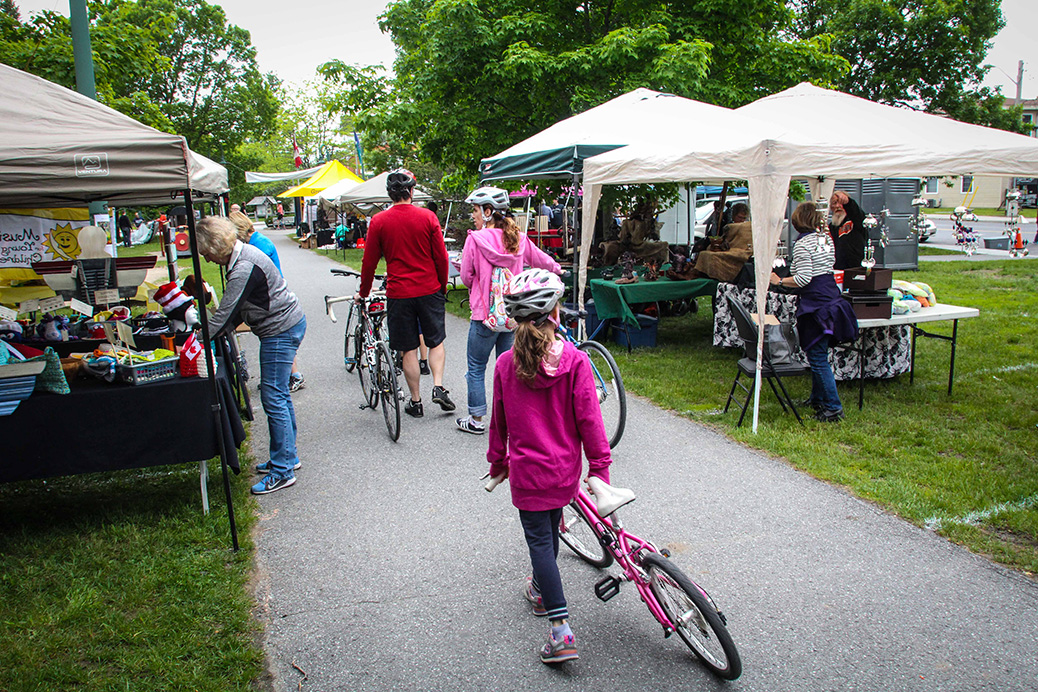 Arts in the Park 2017. Photo by Barry Gray.