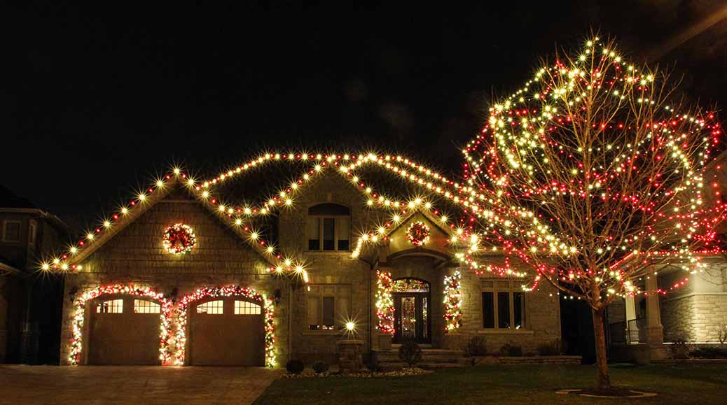 Christmas lights on Bert Argue St. Photo by Barry Gray.