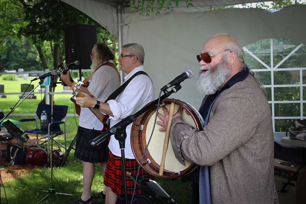 Photo by Barry Gray.