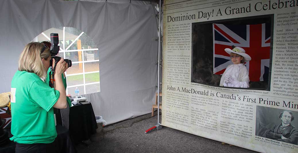 Photo by Barry Gray.