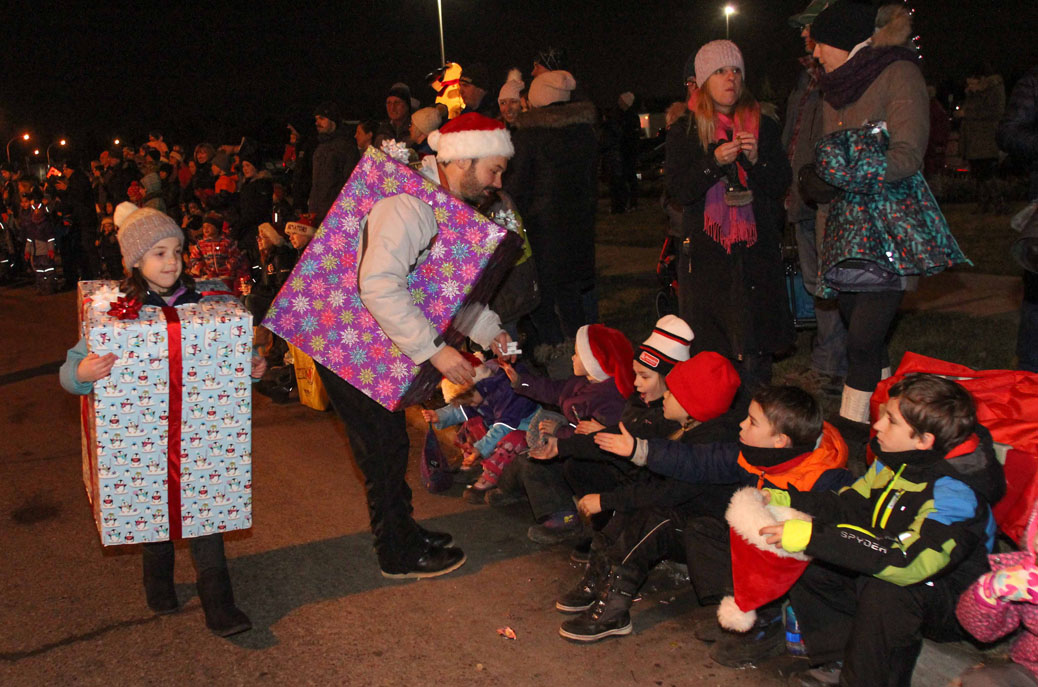 Stittsville Parade of Lights 2017. Photo by Barry Gray