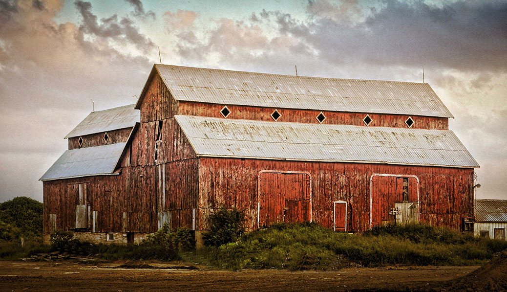 The Bradley-Craig barn on Hazeldean Road. Photo by Barry Gray.