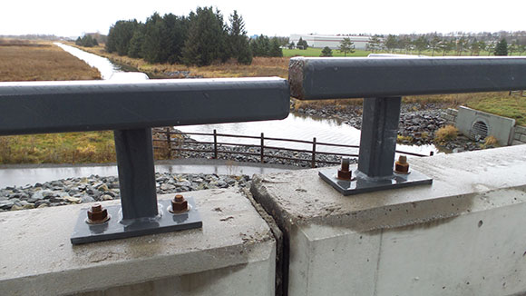 The north side bridge railing, where the west approach meets the main bridge deck. This photo was taken in November 2015.