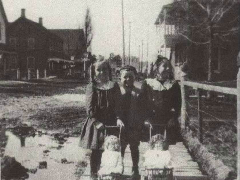 Kids on Main Street, 1915. The balcony of the Temperance Hotel can be seen in the background on the right side of the photo. Photo from the Goubourn Historical Society Collection.