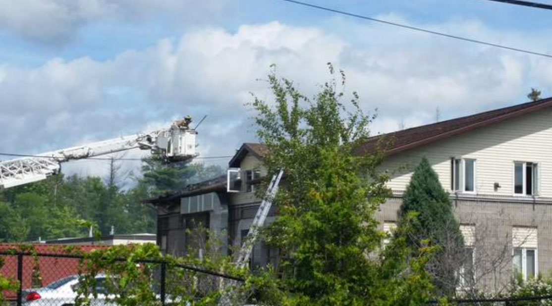 Fire at 106 Willowlea. Photo via Ed Brown