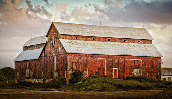 Bradley-Craig Barn on Hazeldean Road. Photo by Barry Gray.