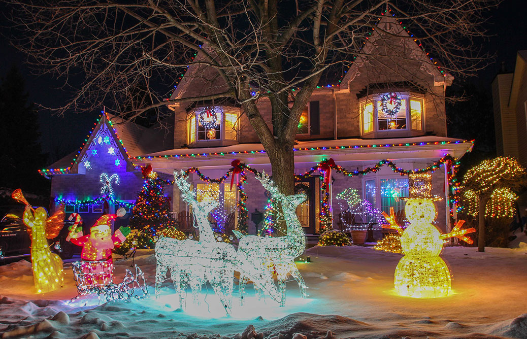 Christmas lights on Renshaw Avenue. Photo by Barry Gray.