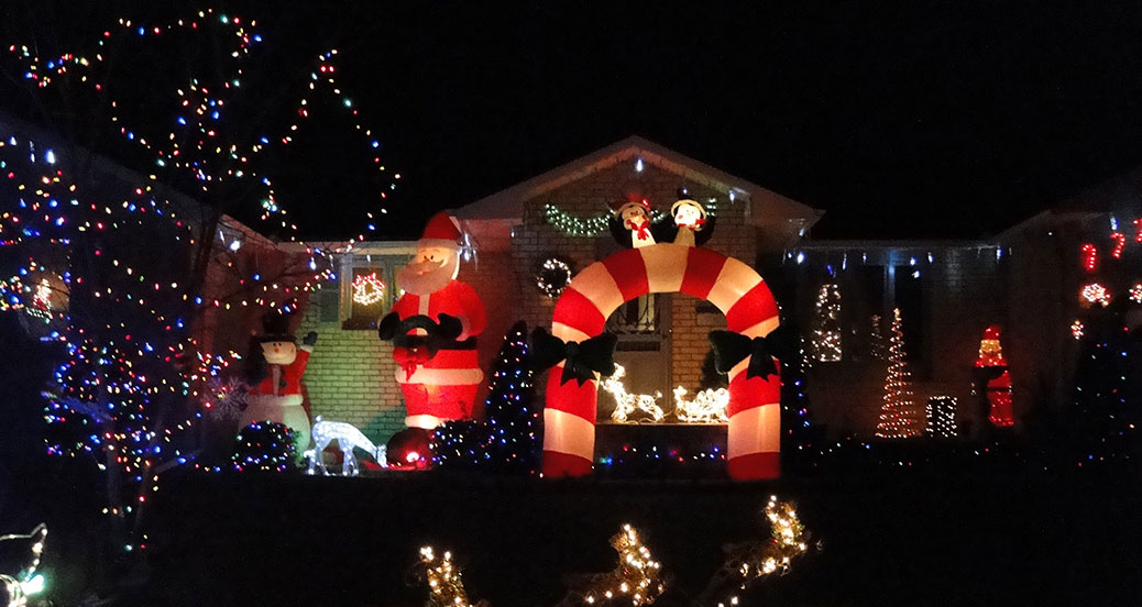 Christmas lights on Sunnyside near Fernbank